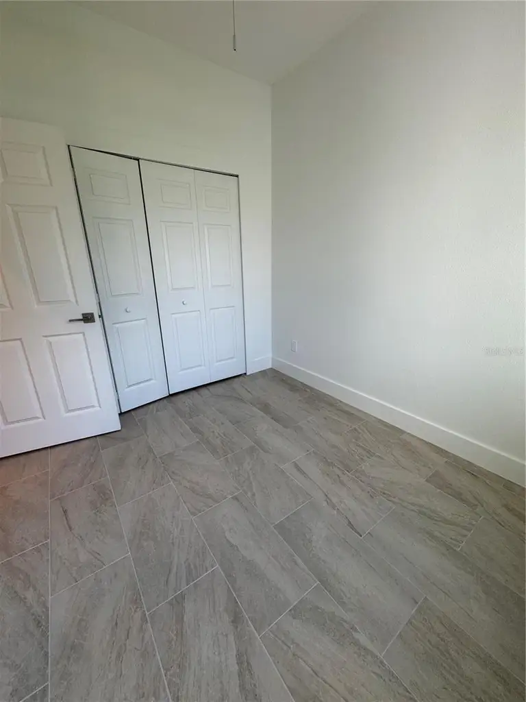10490 PENDLETON AVE — photo 4