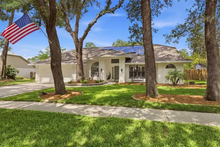 1521 WATERWOOD DR