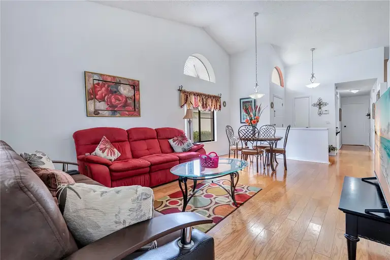112 LAKEPOINTE CIR — photo 5