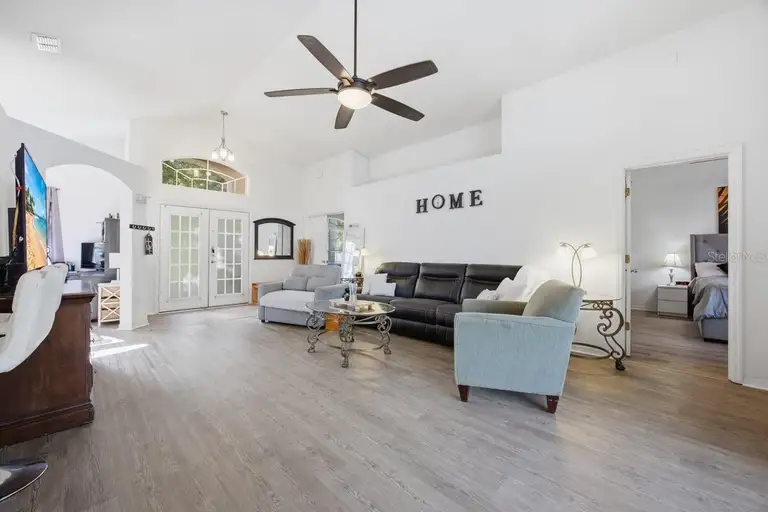566 MONTANA AVE — photo 5