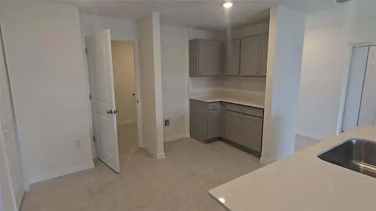 541 LAKEVIEW CT — photo 5