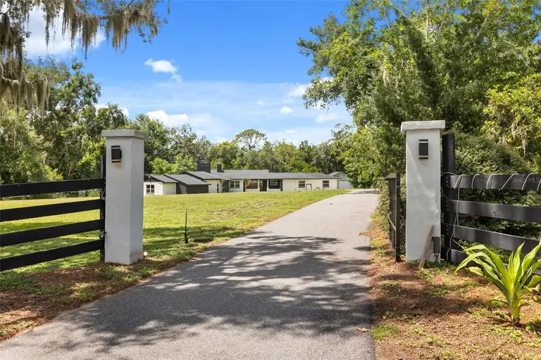 1602 COUNTRY CLUB RD