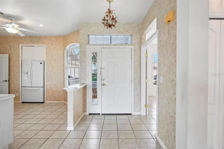 1104 VILLEROY DR — photo 3
